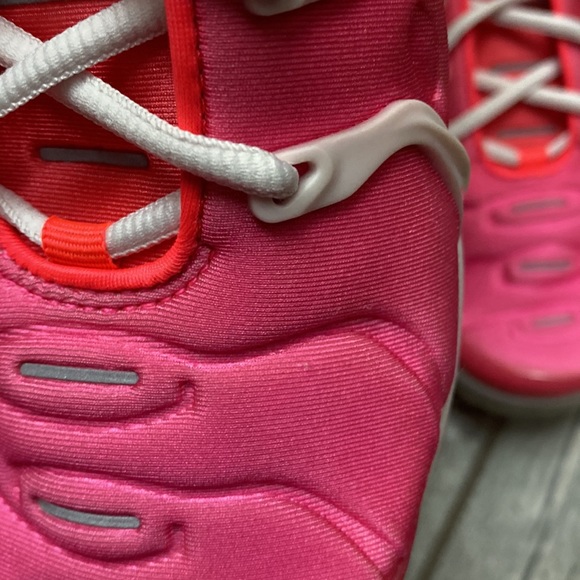 NIKE AIR VAPORMAX PLUS Platinum Tint/Flash Crimson/Pink Blast 10 - Picture 15 of 15